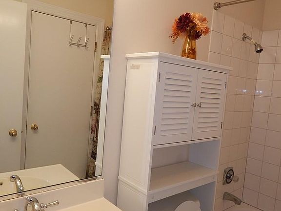 5th image of 156 N Oak Park Ave APT 2A