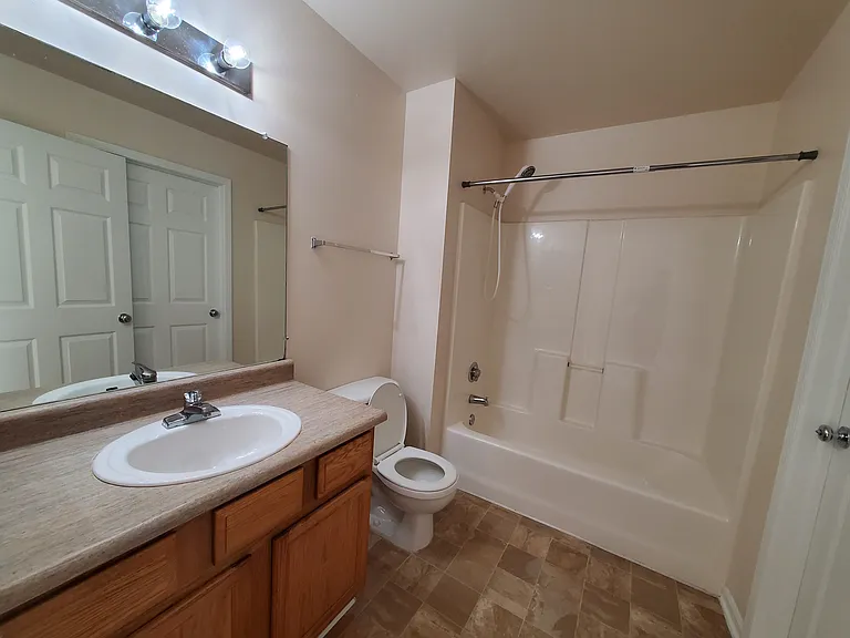 Blackberry Creek Village Apartments — Photo 40