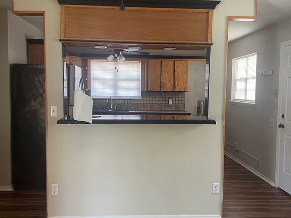 3rd image of 1620 Parkdale Dr