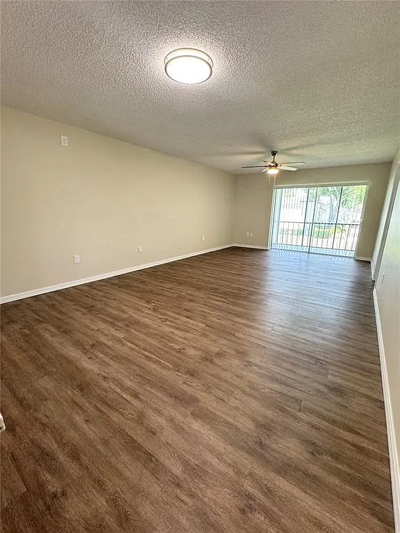 2 bed, 2.0 bath, 1054 sqft, $1,695 — Photo 3