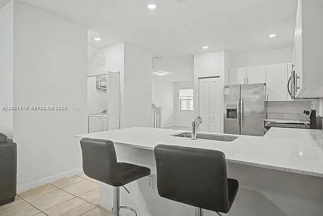 1020 SE 26th Ter — Photo 7
