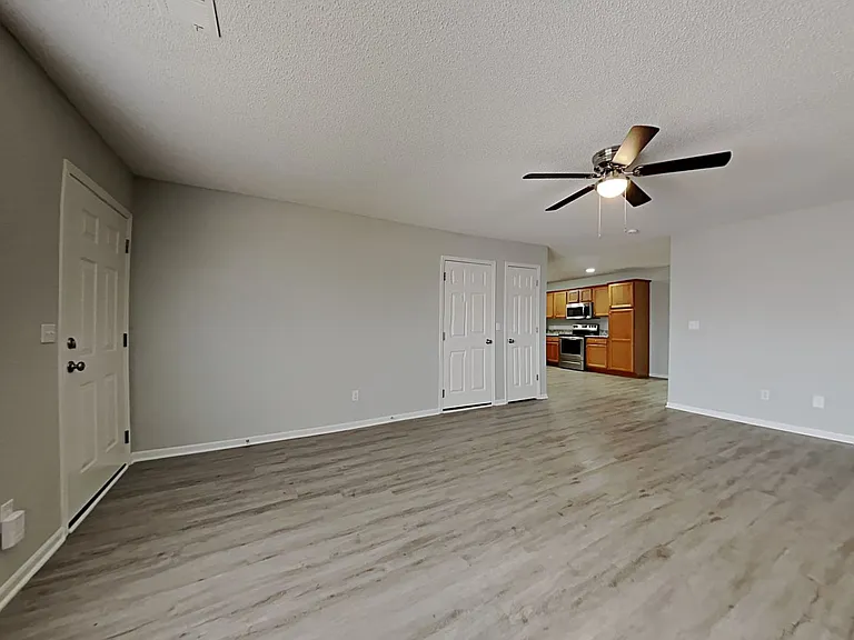 403 NW Woodbury Dr — Photo 9