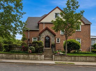 6402 Ellwell Cres, Rego Park, NY 11374