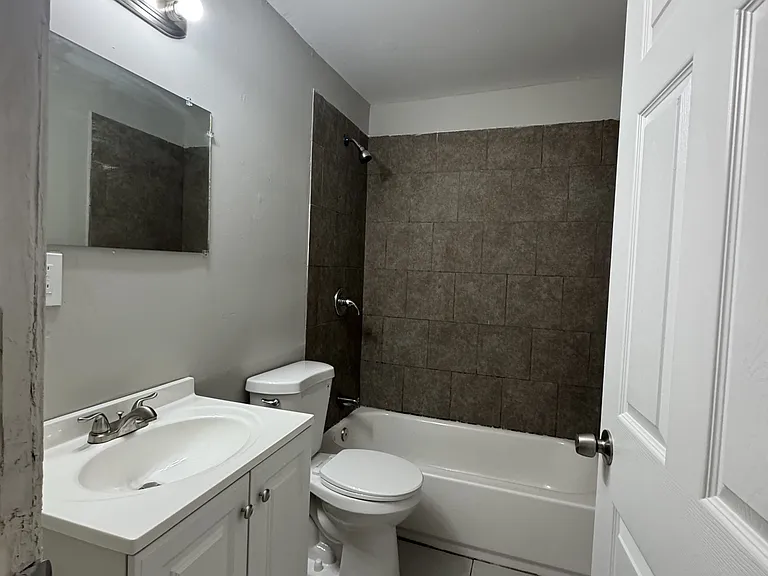 331 S McLin St SW — Photo 9