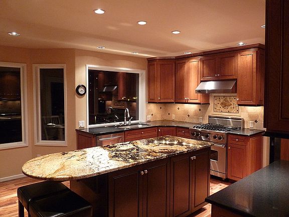 4th image of 5325 Orca Dr NE