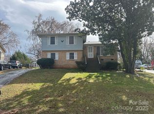 8313 Lamplighter Pl, Charlotte, NC 28217