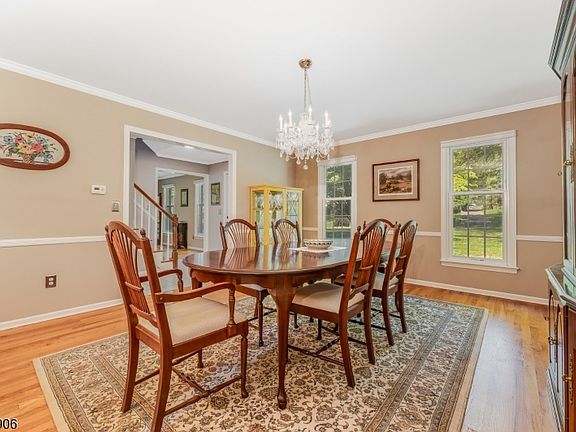5th image of 14 Lexington Rd
