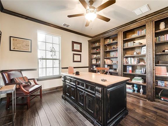 5th image of 2810 Balmoral Dr