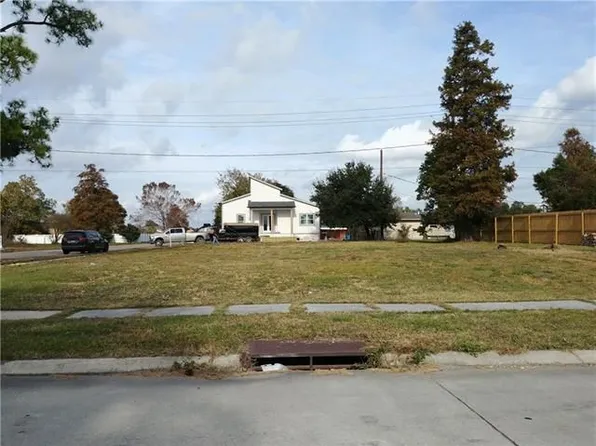 301 Doerr Dr, Arabi, LA 70032