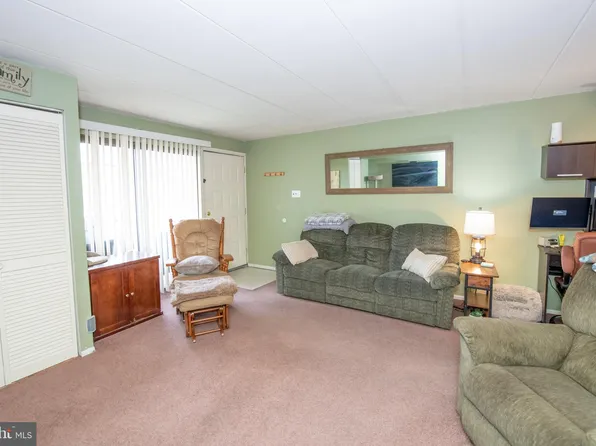 7736 Rockwell Ave, Philadelphia, PA 19111