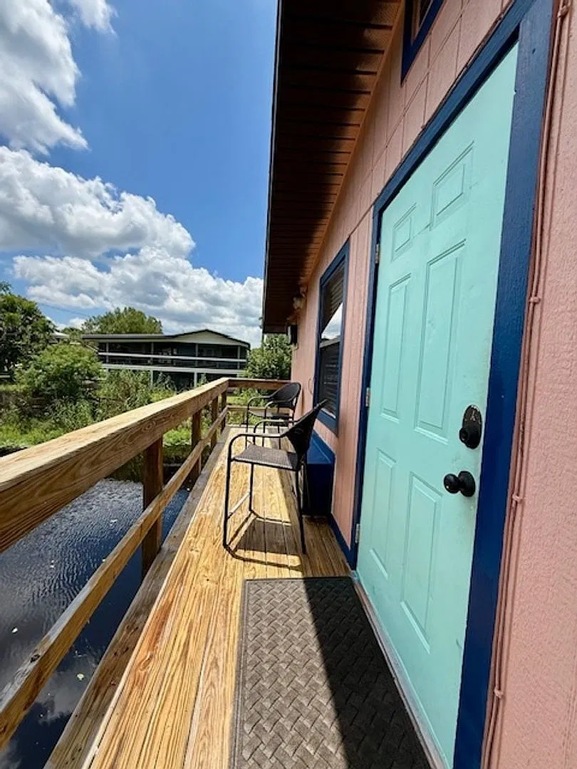 Charming 2br Waterfront Cabin In Cocoa — Photo 4