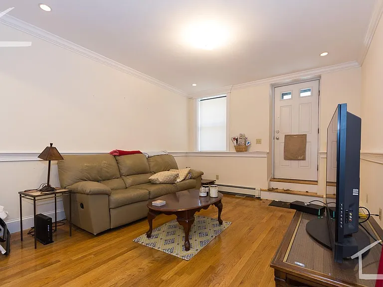 25 Glenville Ave #B — Photo 2