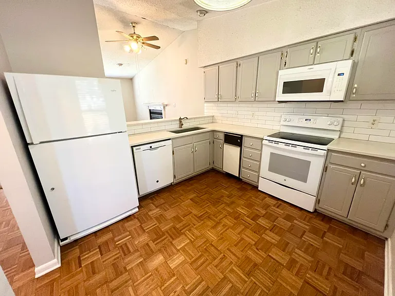 8500 Olde Colony Trl #35 — Photo 4