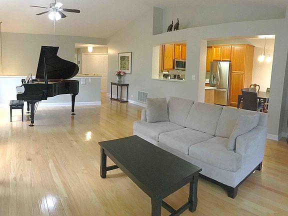 5th image of 2722 Langley Cir