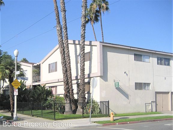 2nd image of 985 N Park Cir APT 1