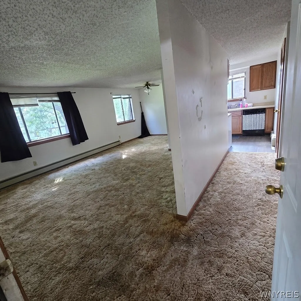 3 bed, 1.0 bath, 4998 sqft, $1,500 — Photo 4