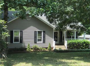 7000 Holly Bark Dr, Midlothian, VA 23112