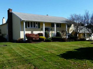 10 Nottingham Dr, Hope, RI 02831