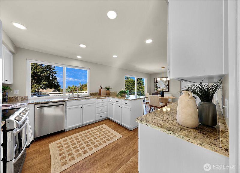 3rd image of 15724 SE 50th Street