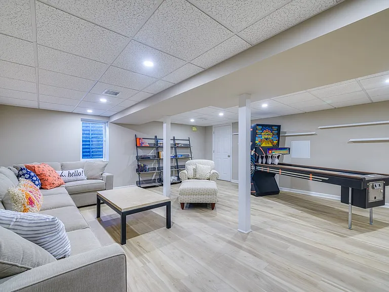 4 Bayberry Ln — Photo 29