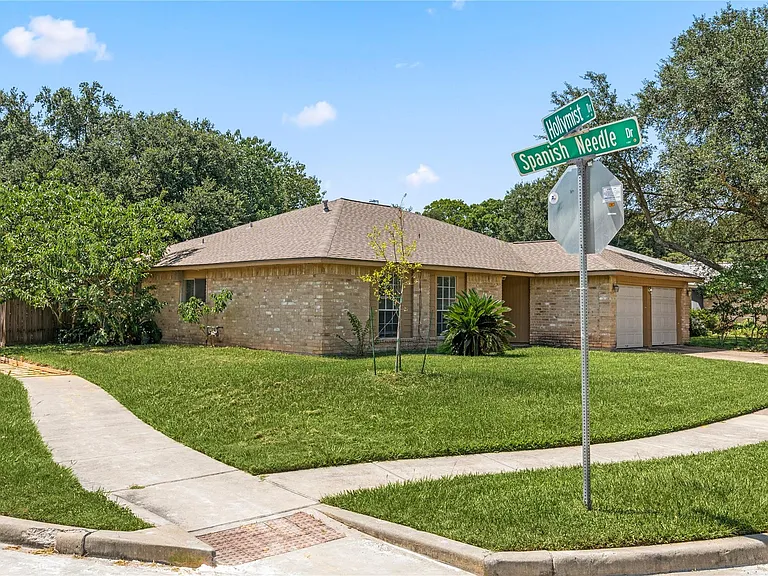 2603 Hollymist Dr — Photo 4