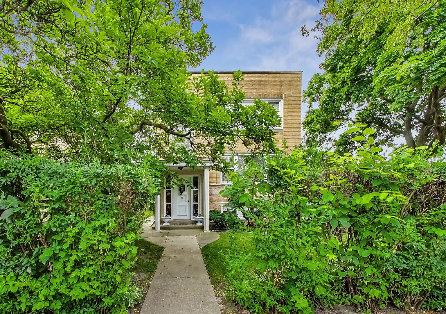 2 bed, 1.5 bath, 1200 sqft, $2,300 — Photo 1