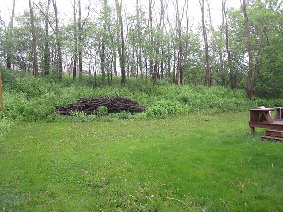 3rd image of 925 Somerset Dr
