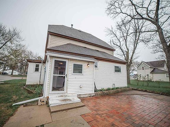 4th image of 1107 Okoboji Ave