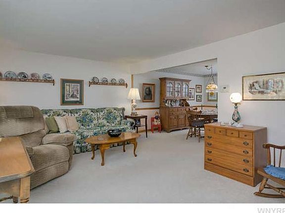 3rd image of 106 Oakhill Dr