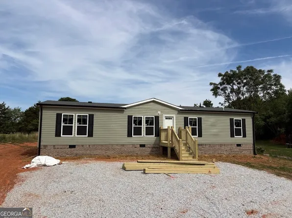 419 Green Meadows Dr, Hartwell, GA 30643