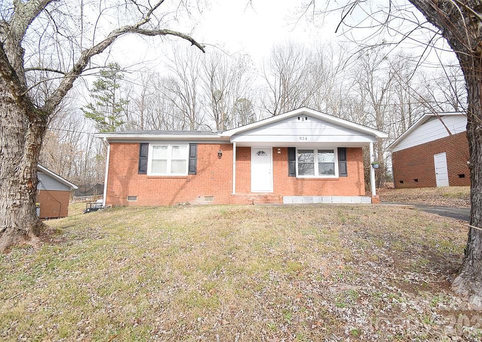 1st image of 924 Edgegreen Dr