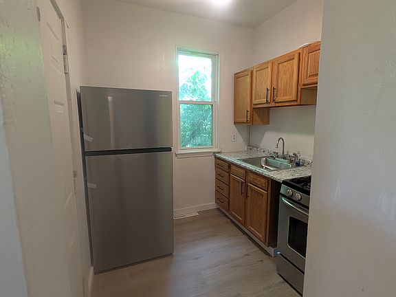 5th image of 3138 Jean St