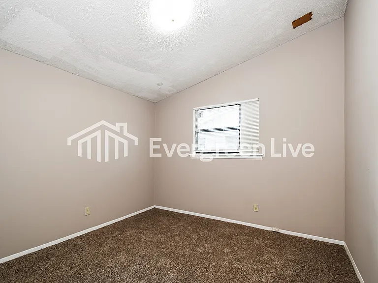 8256 Southaven Cir W — Photo 3