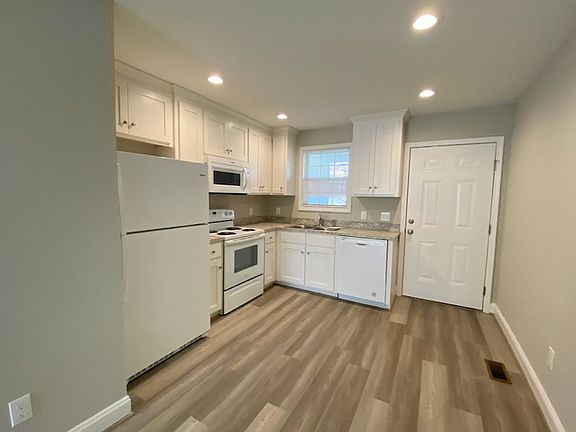 2nd image of 225 Bruton St #225