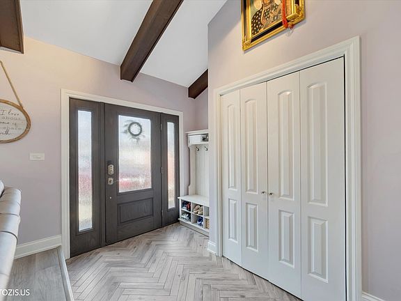 3rd image of 981 N Mill Rd