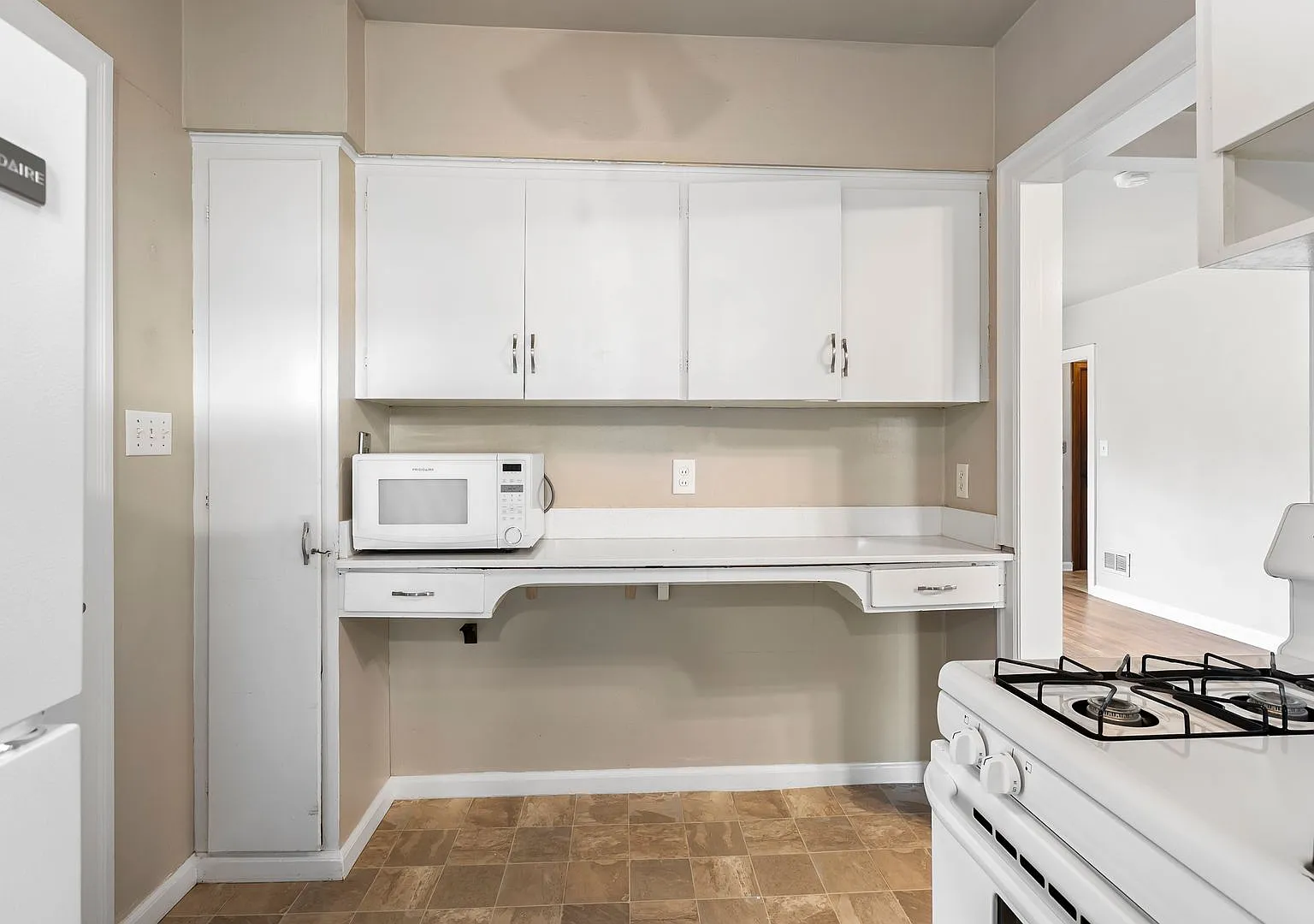 915 W 9th St - Cedar Falls — Photo 4