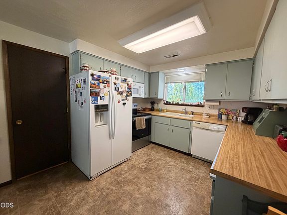 3rd image of 703 Brookside Cir