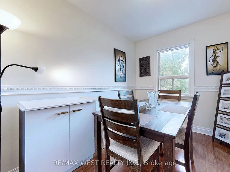 139 Ranee Ave #MAIN FLOOR — Photo 11