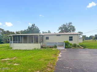 100 Mangels Dr, Interlachen, FL 32148