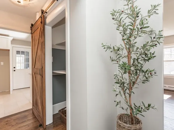 16 Orchard St, Dartmouth, MA 02747