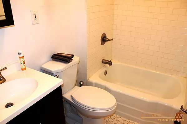 Rented by aptsandlofts.com | media 17