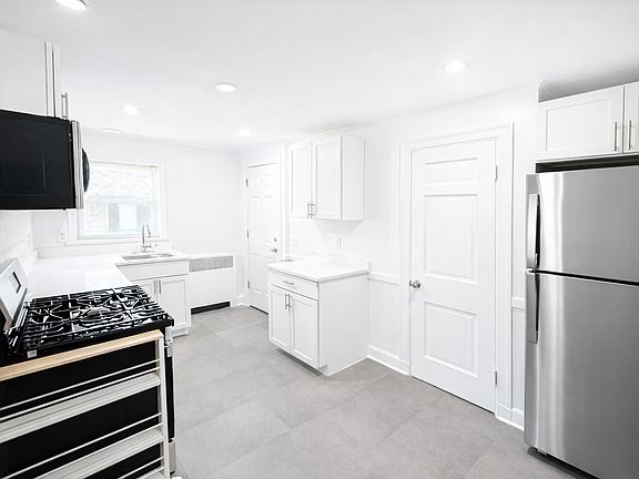 3rd image of 186 Summit Ave #1A