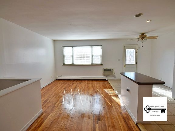 3rd image of 19527 37th Ave #2