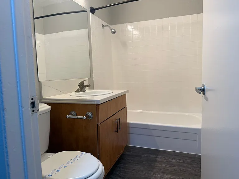 The Circle Apartments at Long Beach — Photo 108