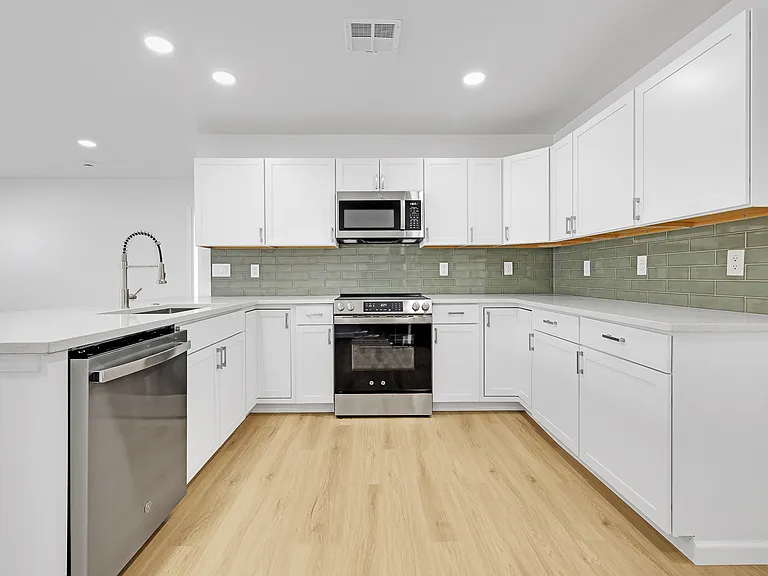 948 E Waverly St #B — Photo 10
