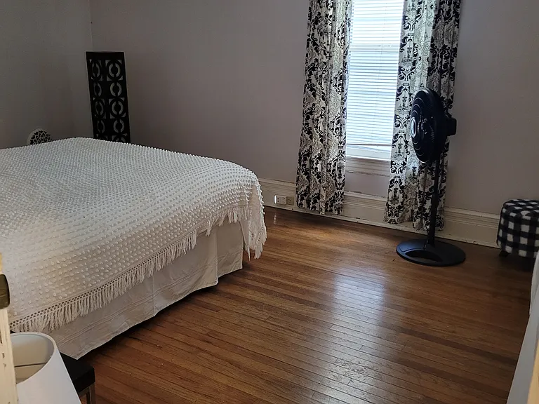 288 E 1st St #TOP FURNISHED — Photo 17