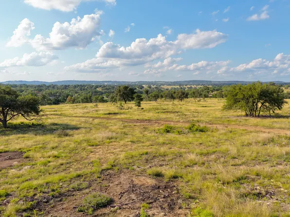 11 Maddalena Ln, Dripping Springs, TX 78620