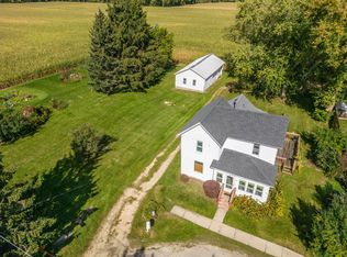 26 Sweet Briar Ln, Cambridge, WI 53523