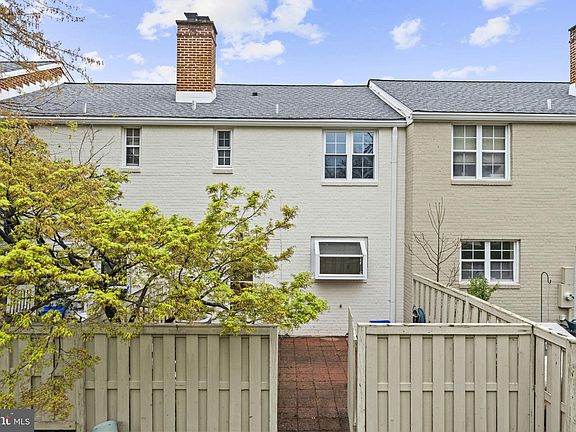 4th image of 3742 Jason Ave