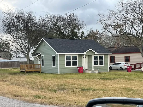 1324 N Gulf Blvd, Freeport, TX 77541